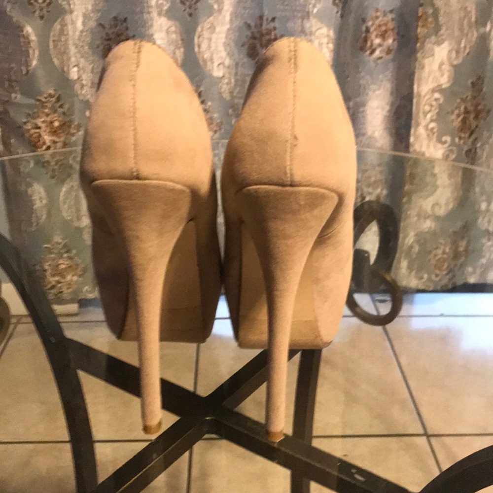 Heels - Picture 3 of 3